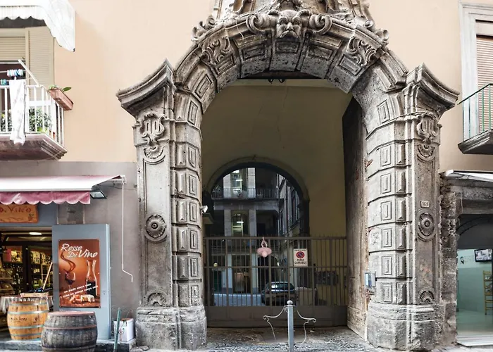 Royal Arthouse Apartment Luxury Apartment - Palazzo Caracciolo D\'Arena