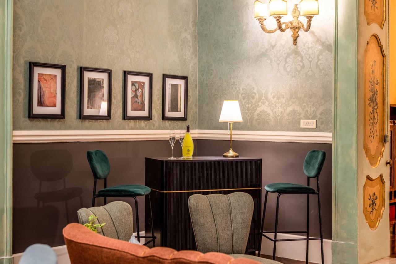 Royal Arthouse Luxury - Palazzo Caracciolo D'arena Apartment *