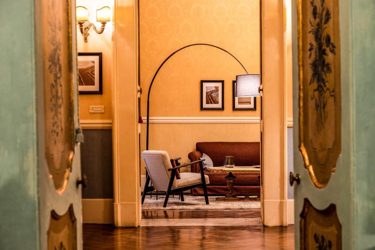 Royal Arthouse Luxury - Palazzo Caracciolo D'arena Apartment
